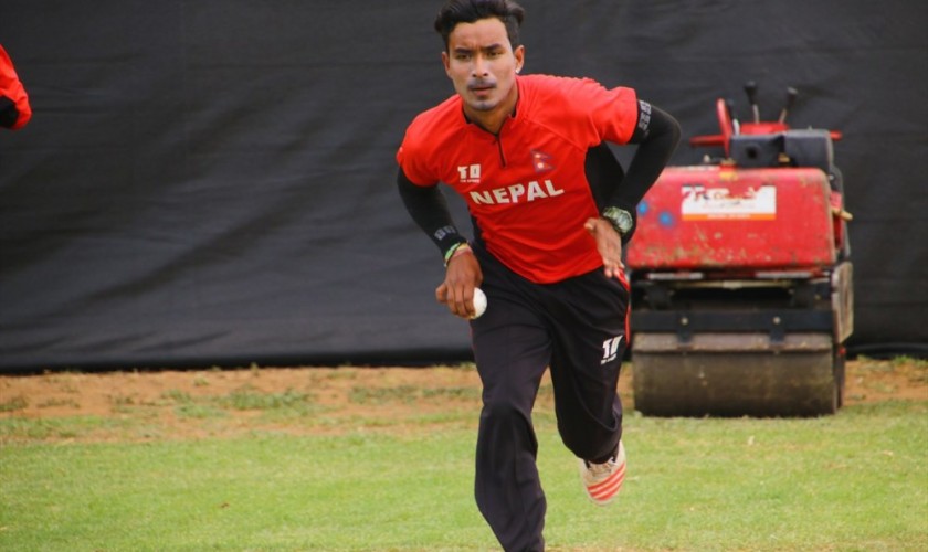 नेपाल र यूएईबीचको खेल शुरु , सोमपालले लिए पहिलो विकेट
