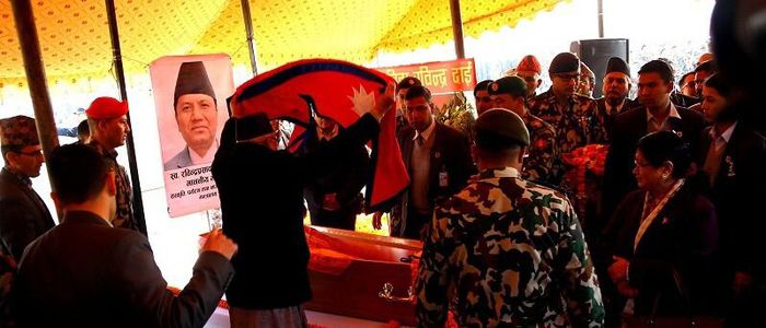 मन्त्री अधिकारीको शव पोखरा लगियो, शेर्पाकाे अन्त्येष्टि पर्सि