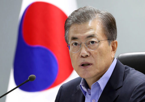 दक्षिण कोरियाली राष्ट्रपति मुनले बौद्ध भिक्षु भेट्दै