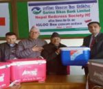 गरिमा विकास बैंकबाट नेपाल रेडक्रस सोसाइटीलाई आइस ब्याग सहयाेग