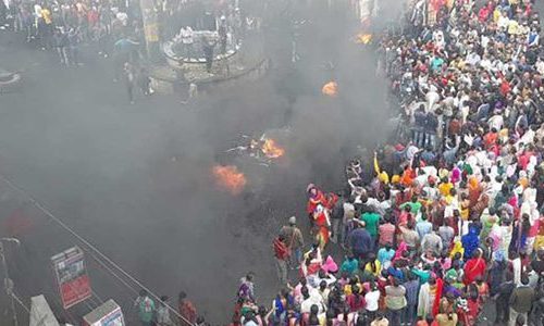 भारतमा आन्दोलन जारी, तीनको मृत्यु, सयौं पक्राउ : मोदीद्वारा शान्त रहन आग्रह