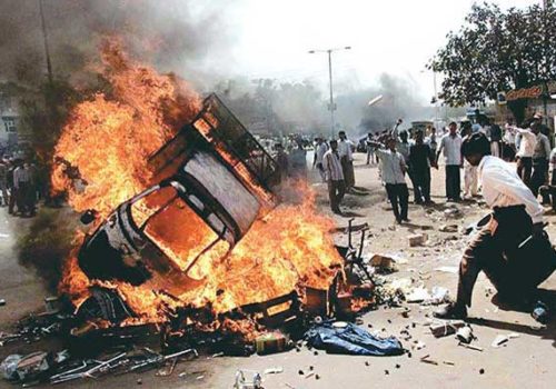 साम्प्रदायिक दंगामा बाह्रको मृत्यु