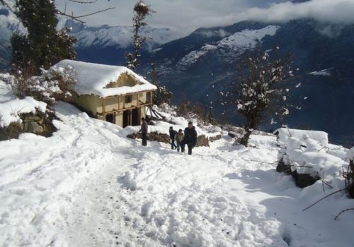 जुम्लामा हिमपात: चिसोले जनजीवन प्रभावित