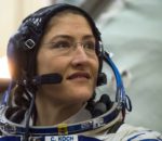 अमेरिकी महिला अन्तरिक्ष यात्री एक वर्षपछि पृथ्वीमा अवतरण गर्दै