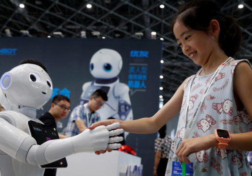 चीनमा कोरोना नियन्त्रण अब  रोबोटबाट