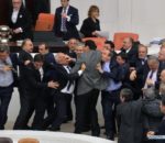 टर्कीको संसद बैठकमै सांसदहरुबीच कुटाकुट,भिडिओ फुटेज सामाजिक सञ्जालमा भाइरल