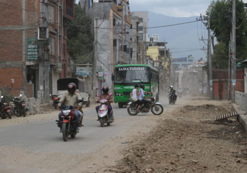 काठमाडौँ धुलोमुक्त भएन, भित्री सडकमा ब्रुमर लगाउन समस्या