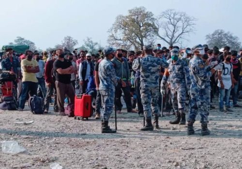 करिब सात हजार भारतीय नागरिक सीमामा रोकिए