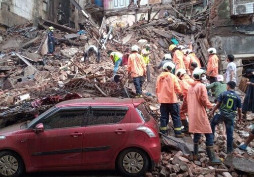 मुम्बइमामा भारी वर्षाका कारण भवन भत्किँदा सात जनाको मृत्यु