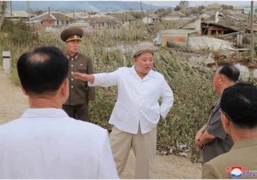 उत्तर कोरियाली नेता किमले गरे आँधी प्रभावित क्षेत्रको भ्रमण, राखे आकस्मिक बैठक