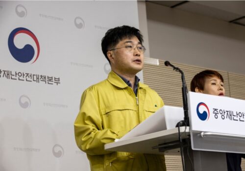 दक्षिण कोरियाले सामाजिक दुरी नियमलाई खुकुलो पार्दै