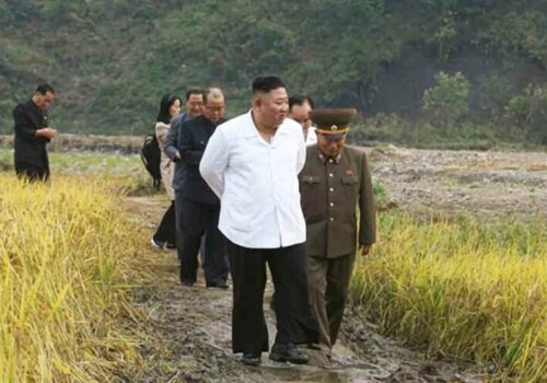 उत्तर कोरियाली नेता किम जोङ उनले बहिनीसँगै गरे बाढी प्रभावित क्षेत्रको पुनर्निर्माण गतिविधिको निरिक्षण