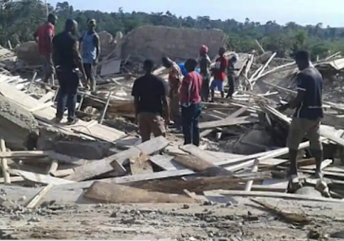 घानामा चर्च भवन भत्किन्दा २२ को मृत्यु