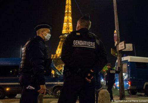 फ्रान्सले कोभिड–१९ नियन्त्रणका लागि १५ क्षेत्रमा रात्रिकालिन निशेधाज्ञाको समय थप
