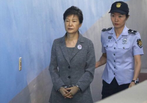 कोरियाली पूर्वराष्ट्रपतिलाई १८ अर्ब जरिवाना र २० बर्ष जेल सजायँ