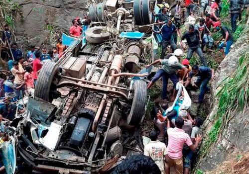 श्रीलङ्कामा बस दुर्घटनामा परी कम्तीमा १४ को मृत्यु, ३० भन्दा बढी घाइते