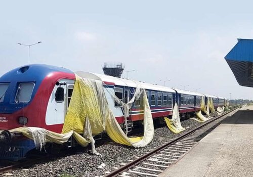 नेपाल र भारतका प्रधानमन्त्रीले संयुक्त रुपमा रेल सेवा उद्घाटन गर्दै