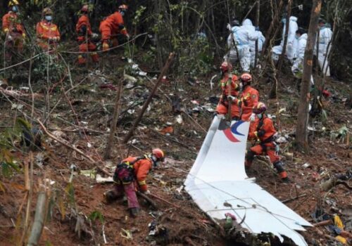 चाइना इस्टर्न एयरलाइन्सको दुर्घटनाग्रस्त विमानका ४० हजारभन्दा बढी टुक्रा फेला